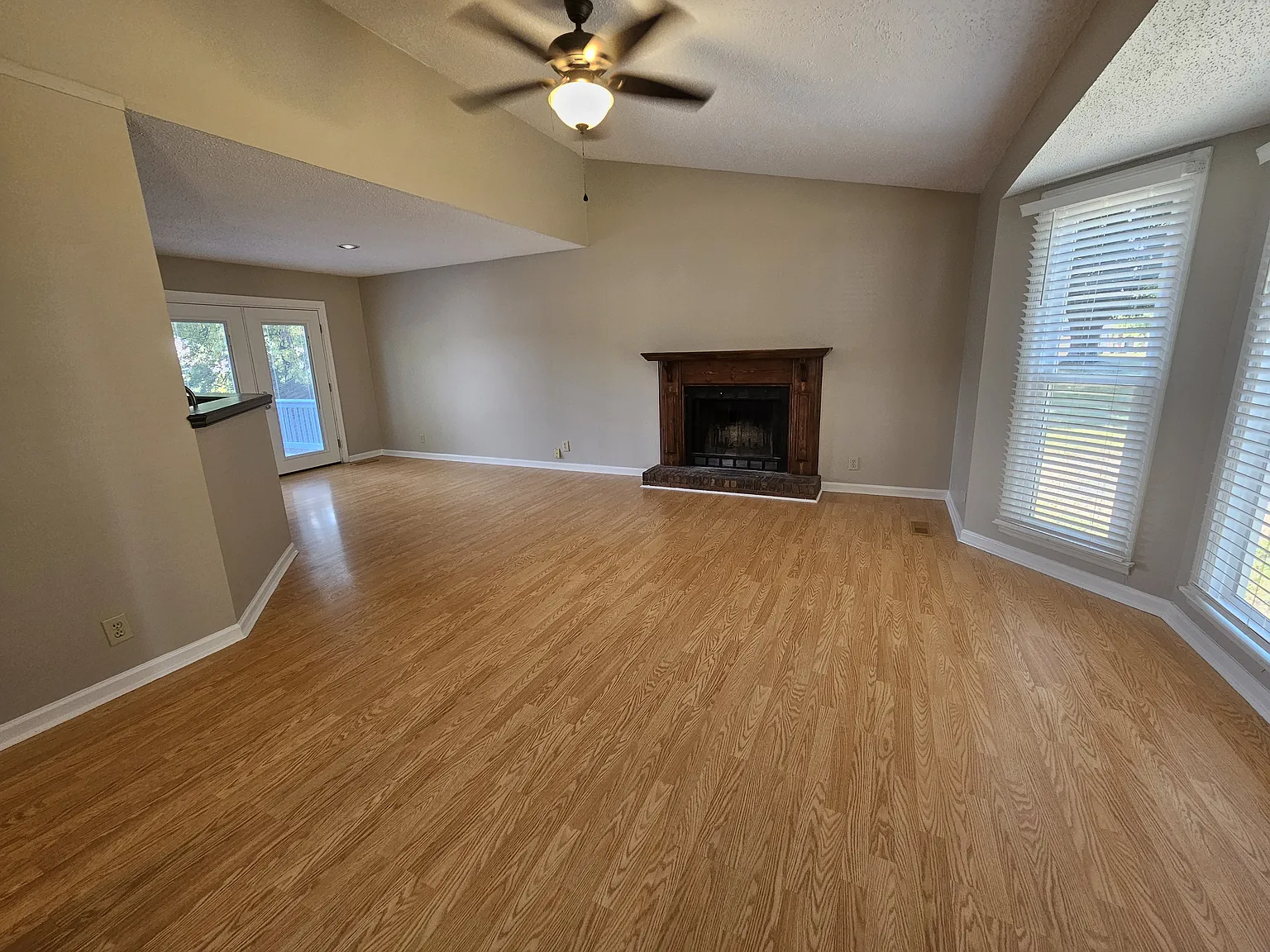 2 bed, 1062 sqft, $1,600 — Photo 3