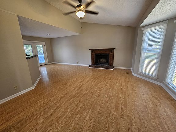 4th image of 1529 Stonehill Rd