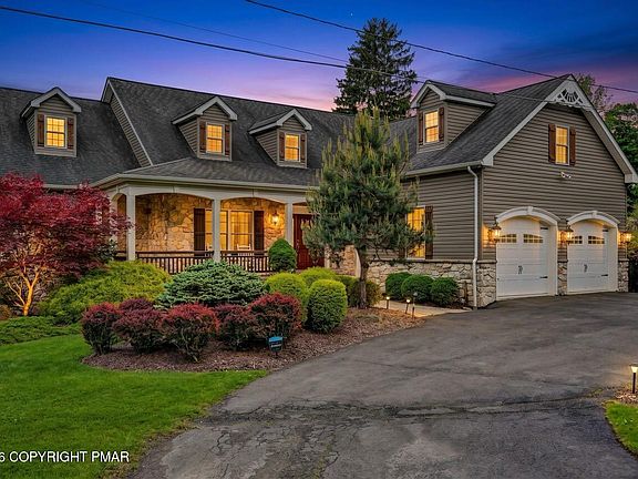 3rd image of 3 Redwood Ln