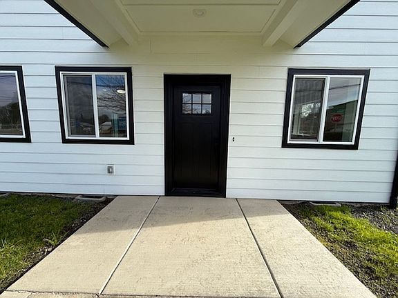 4th image of 413 S Trade St