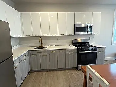 Building Photo - 318 W Runyon St #3