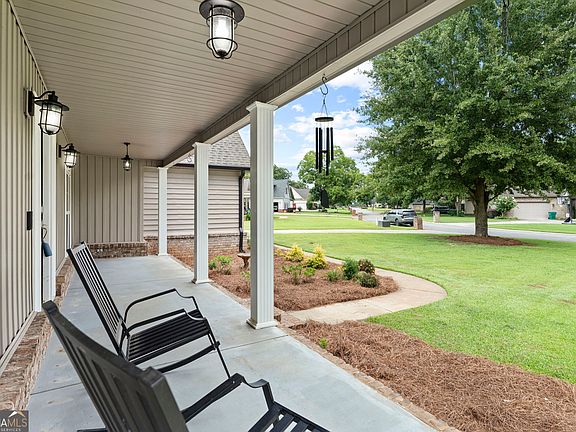 4th image of 133 Lanier Loop