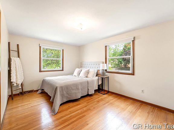 4th image of 895 Bellewood Dr SE