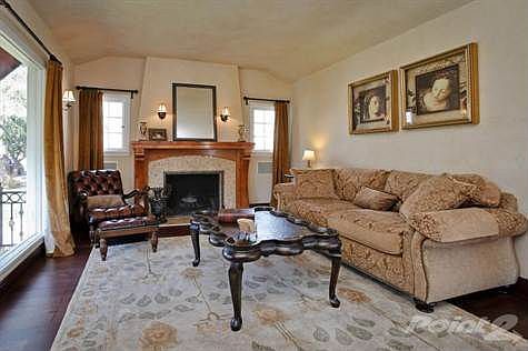 1029_elm_st_MLS_HID650486_ROOMlivingroom