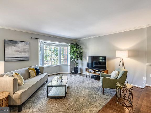 3rd image of 4668 Luxberry Dr