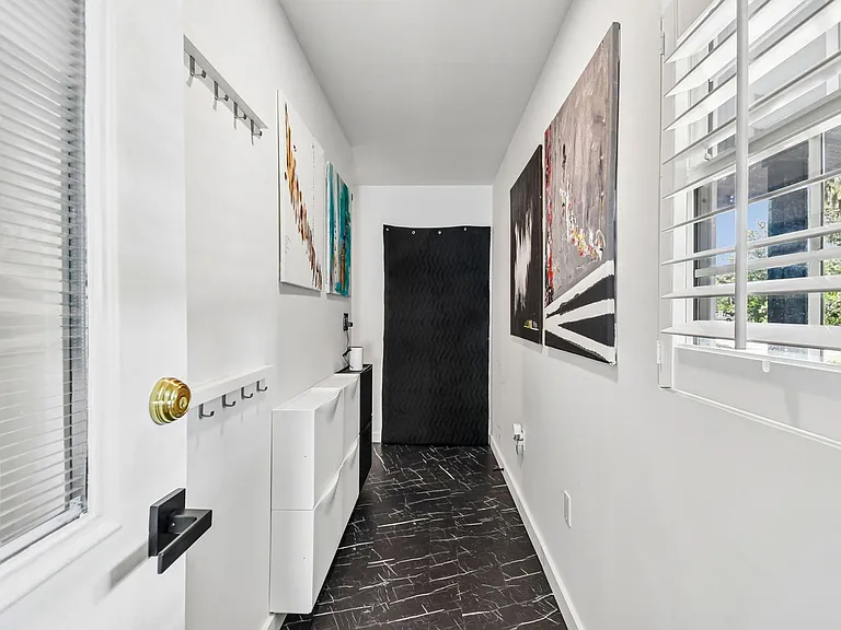 123 Main St — Photo 10