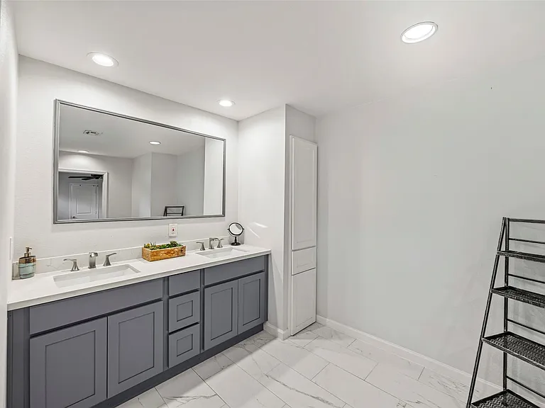 4914 Ventura Ln — Photo 10