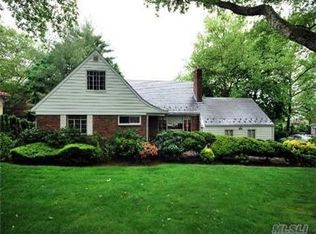 324 Melbourne Rd, Great Neck, NY 11021