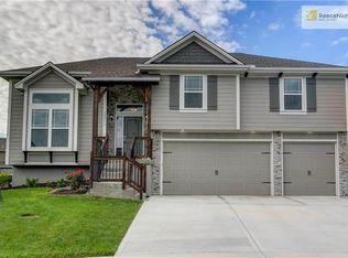12211 E 214th St, Peculiar, MO 64078