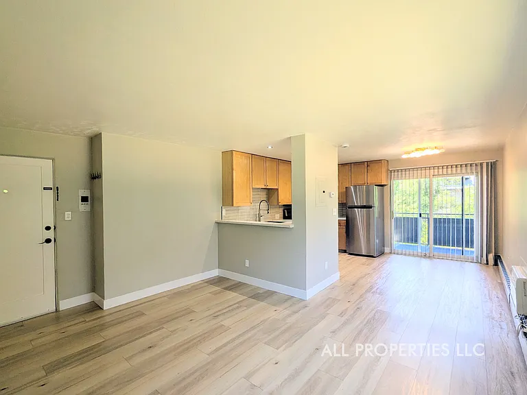 200 N Sherman St #9 — Photo 6