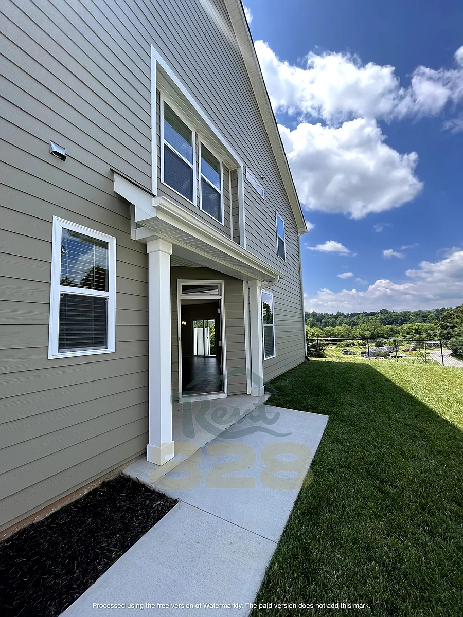 entry to home - 130 Creekview Rd