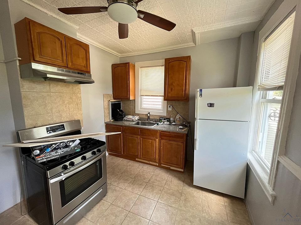 1st image of 296 Claremont Ave #3