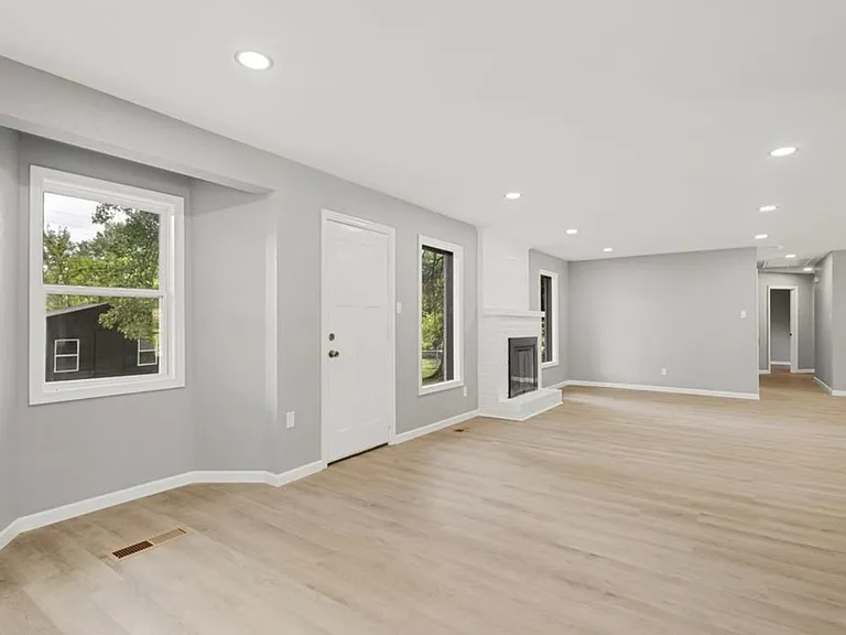 2108 Boston St — Photo 15