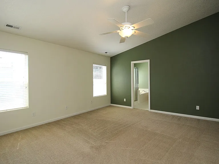15542 SE Thornbridge Dr — Photo 16