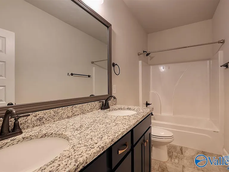 12786 Juniors Dr — Photo 4