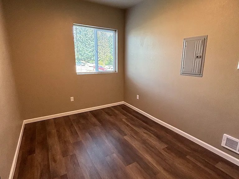 636 Hansen St SE #B — Photo 27