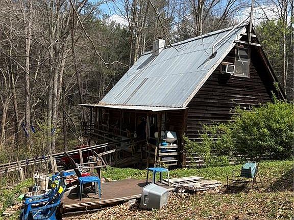 4th image of 647 Boone Gap Rd
