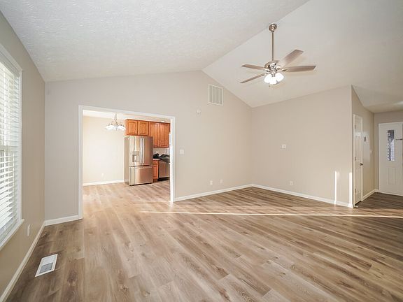 5th image of 703 Willow Ct