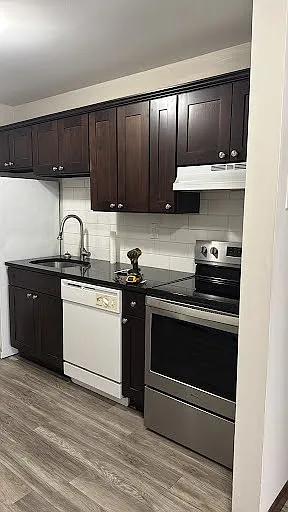 Photo 2 of 10 - 42 Dean Pl #A103 - Bridgeport, CT Building Photo - 42 Dean Pl #A103