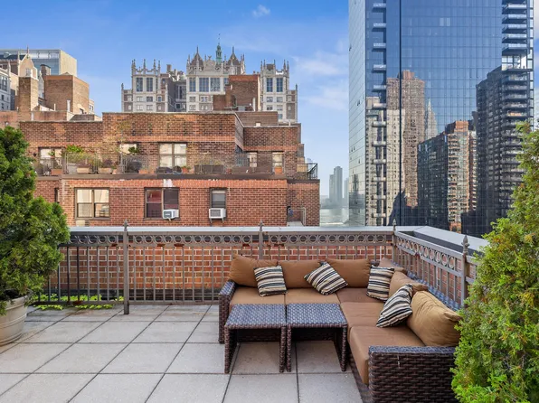 305 East 40th Street image 13 of 19