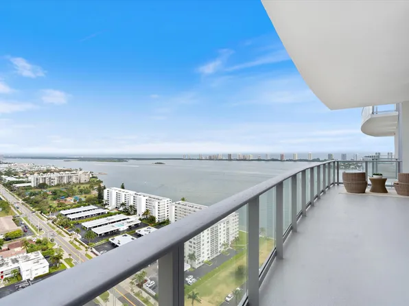 220 S Lake Shore Dr, Lake Park, FL