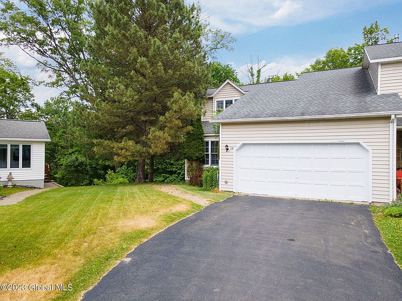 2nd image of 14 Deerwood Court