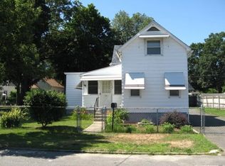 12 Middle St, Springfield, MA 01104