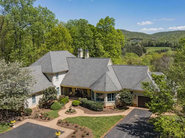 3350 Woodcreek Dr, Charlottesville, VA 22911