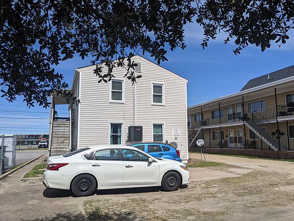 2nd image of 1017 Ocean View Ave #D