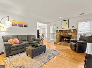 1009 Lake Pointe Cir, Roswell, GA 30075