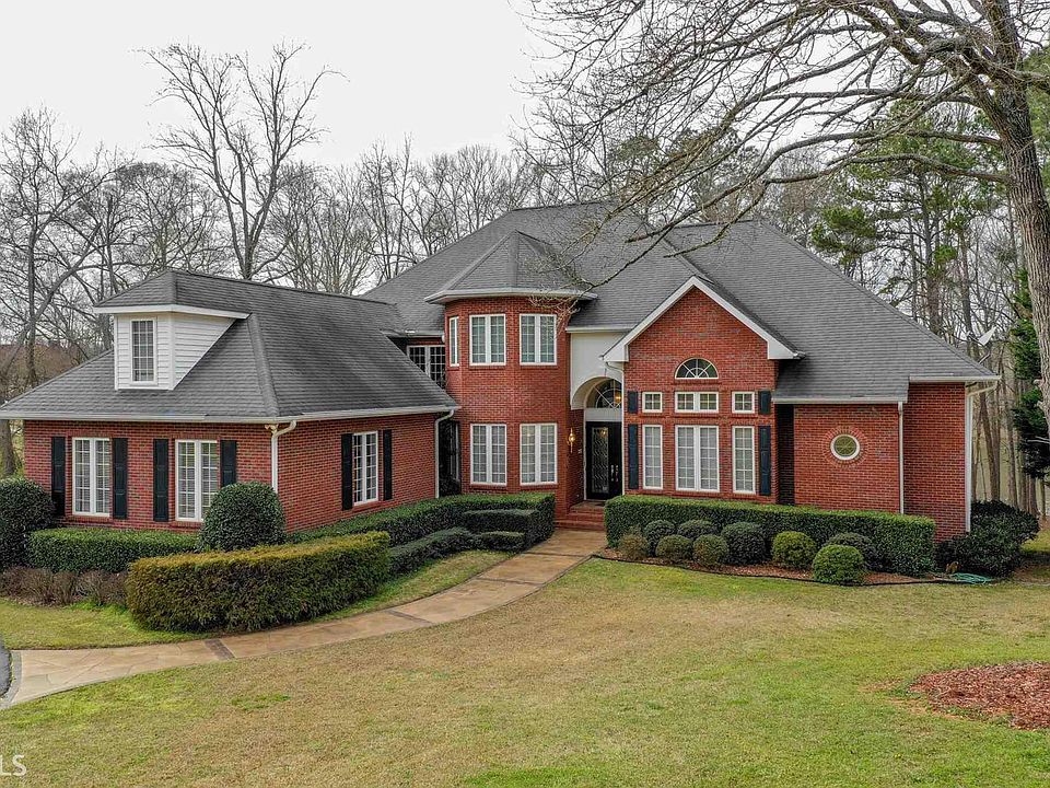 1st image of 211 Lakeshore Dr
