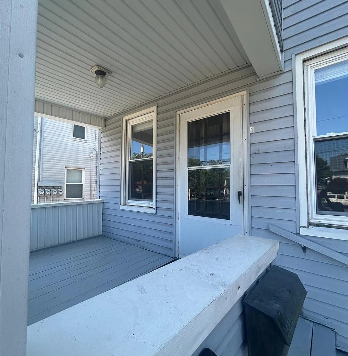 2 bed, 1.0 bath, 1898 sqft, $2,250 — Photo 2