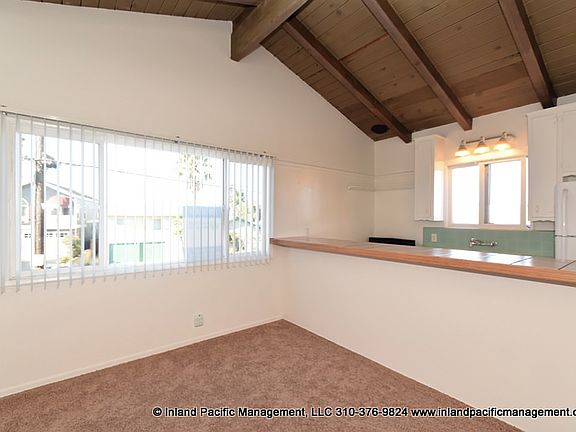 2nd image of 2052 Prospect Ave