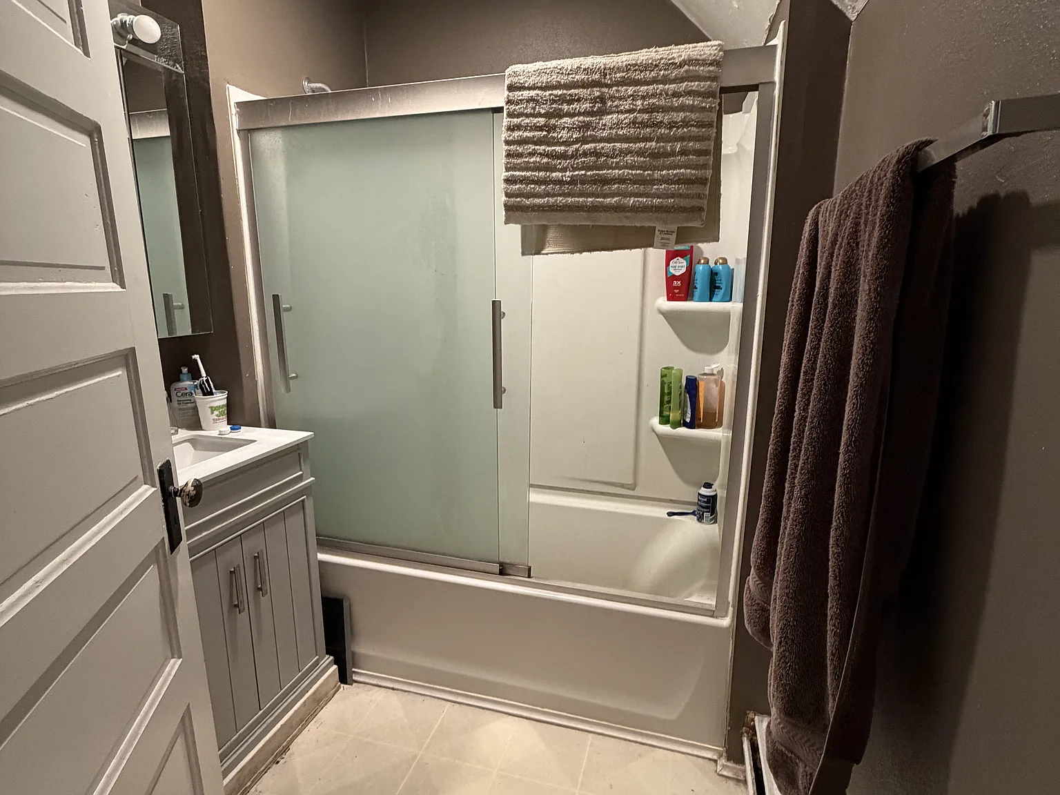 2 bed, 900 sqft, $1,575 — Photo 3