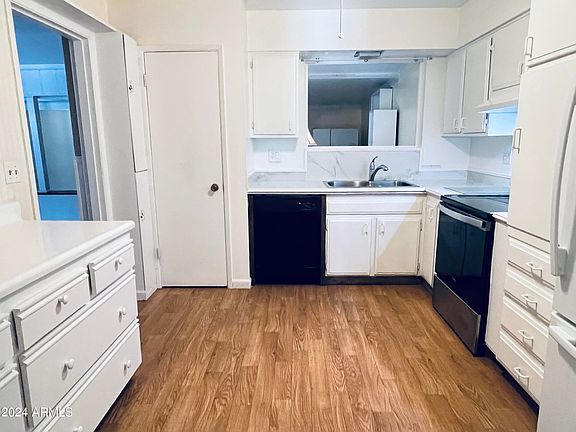3rd image of 10166 W CINNEBAR Avenue