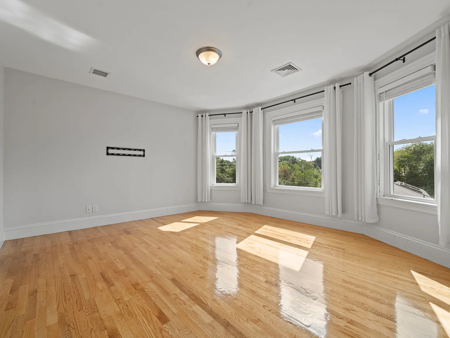 3 bed, 1506 sqft, $2,800 — Photo 4