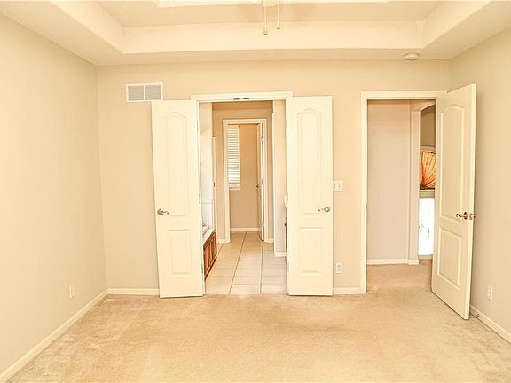 4th image of 603 SE Williamsburg Dr