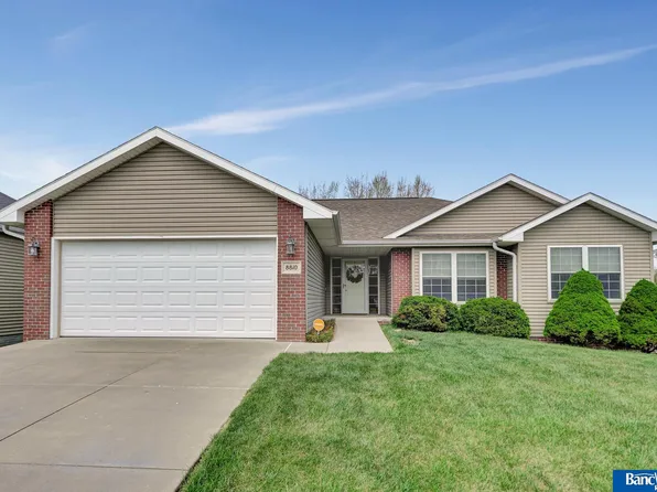 8810 Truchard Rd, Lincoln, NE 68526