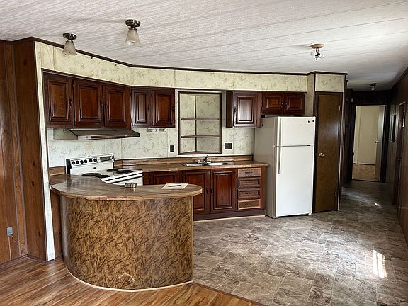 2nd image of 45 Peaceful Pines Dr