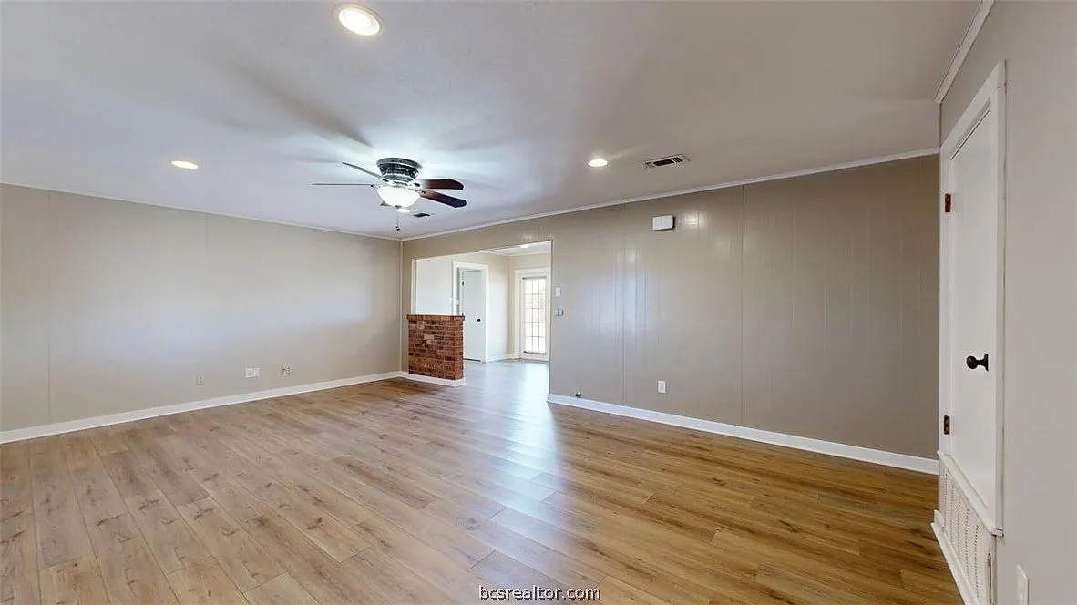 3 bed, 2.0 bath, 1262 sqft, $1,700 — Photo 2