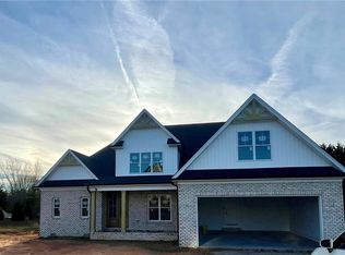 195 Dyna Dr, Lexington, NC 27295