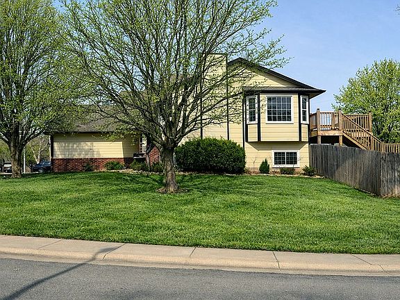 3rd image of 800 N Linden Ln