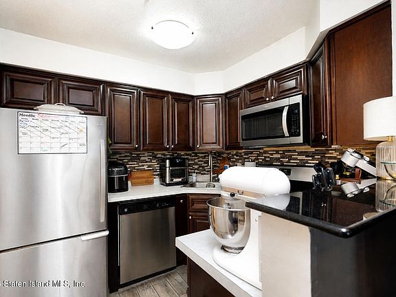 4th image of 161 Emily Ln