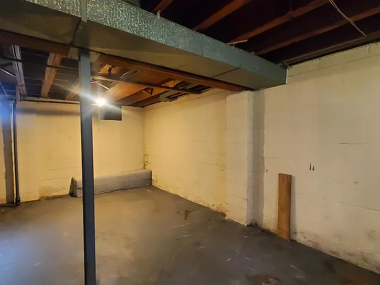 520 Burroughs Ave — Photo 40