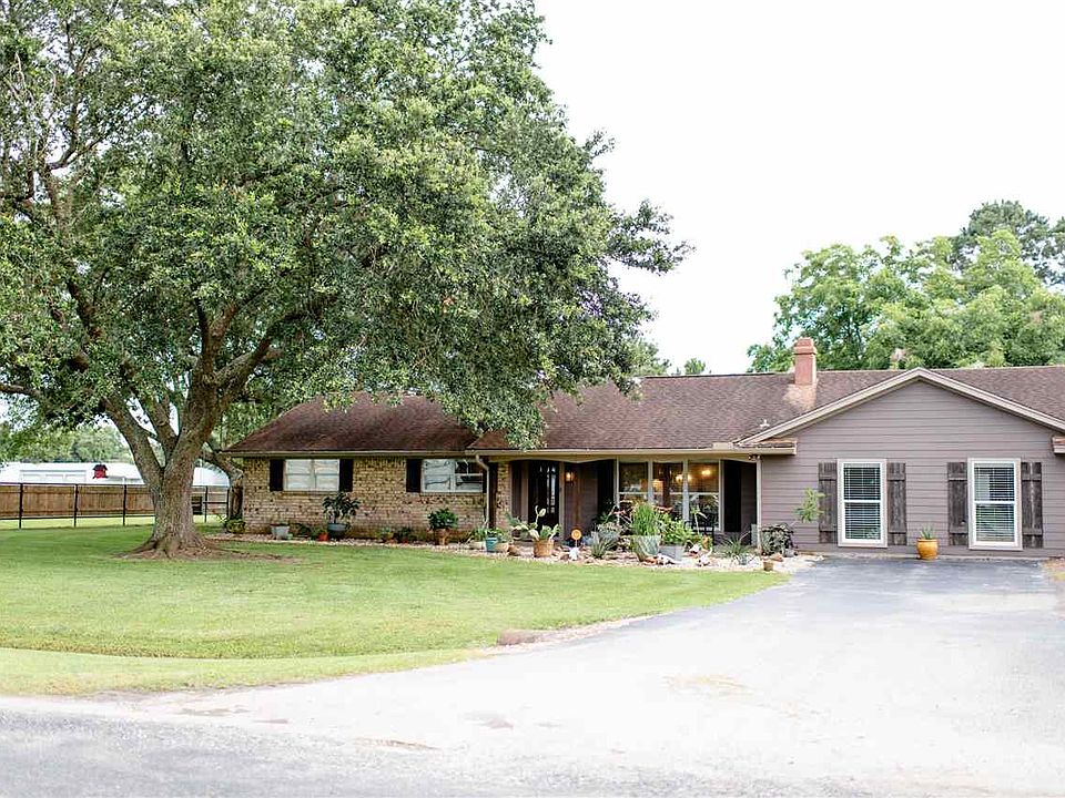 1st image of 105 N Lake Dr