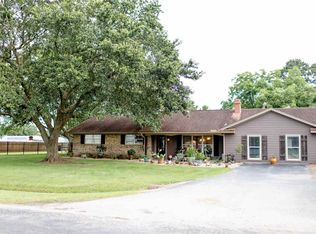 105 N Lake Dr, Winnie, TX 77665