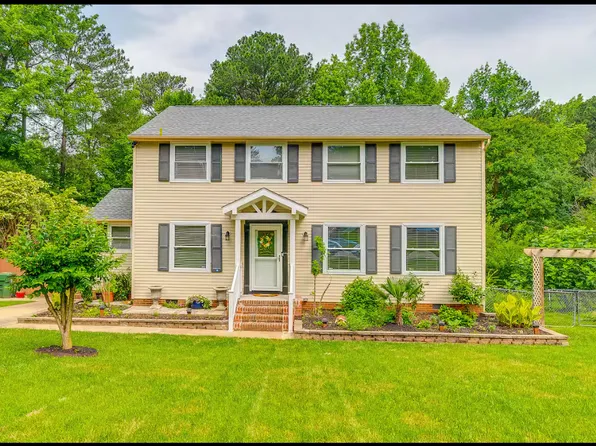 105 Vineyard Ln, Cary, NC 27513