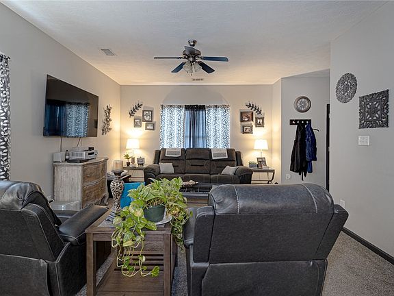 5th image of 12 Mill Pond Ct