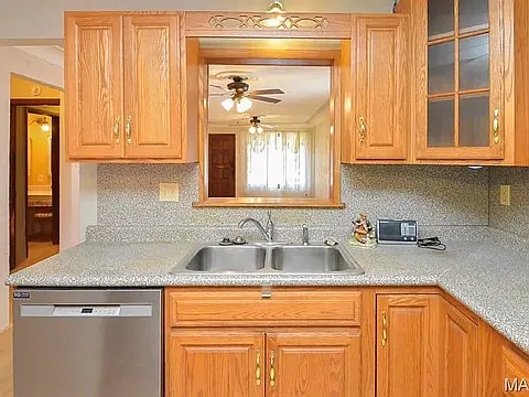 2949 Iowa St — Photo 9