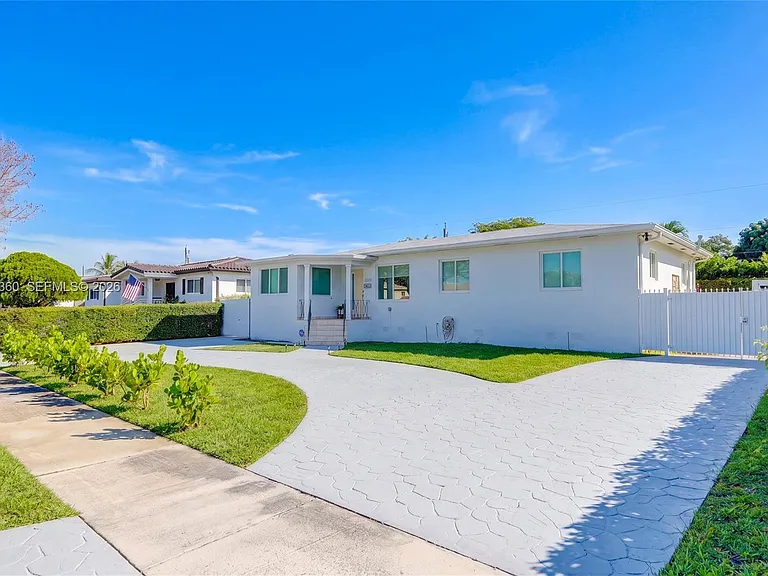 2131 SW 82nd Pl — Photo 8